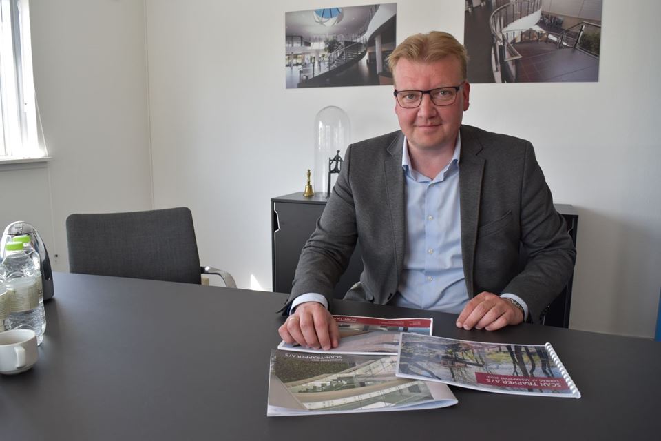 Jesper Særkjær glæder sig over sine nye årsrapporter
